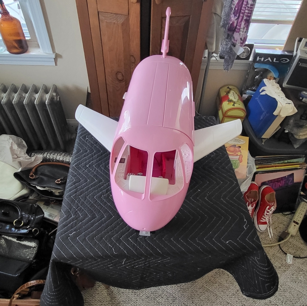 Barbie Glamour Jet - Picture 7 of 16